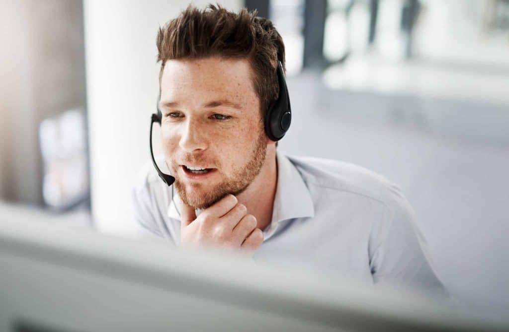 Homme au téléphone - Service client