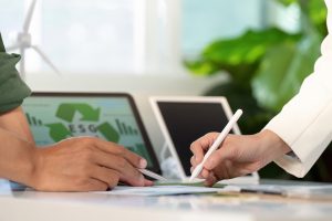 CSRD à qui s’adresse la directive européenne et quelles sont les obligations